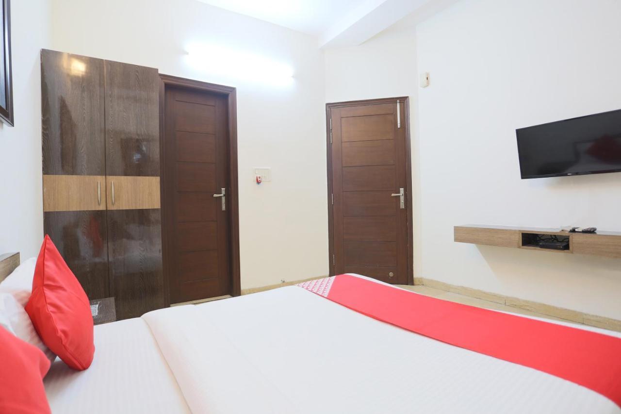 Oyo 60966 Balaji Upvan Hotel Kāsandra Стая снимка